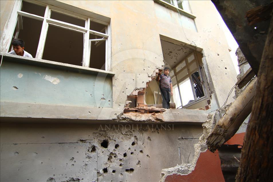 Rocket projectiles' from Syria hit Turkey's Kilis