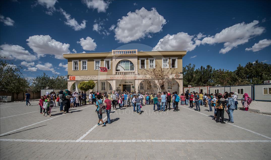 Syrian students go to school in Turkey's Sanliurfa