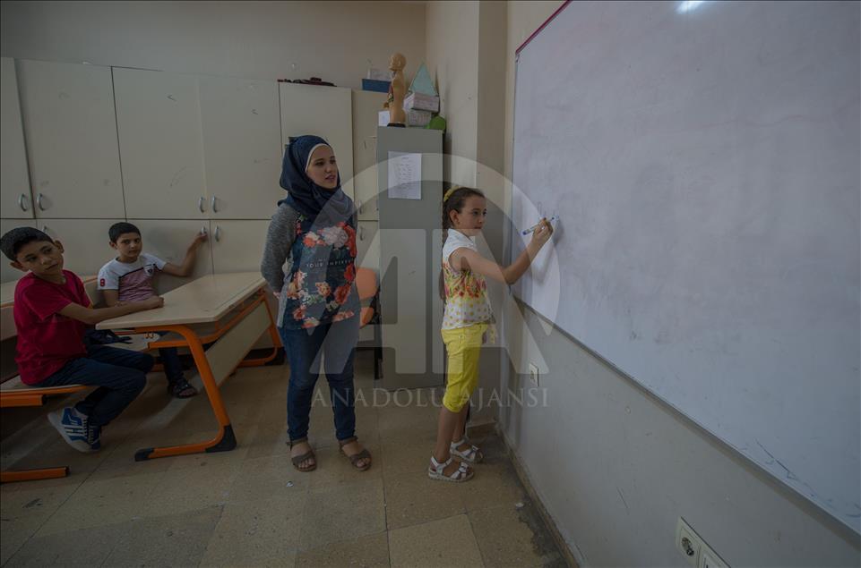 Syrian students go to school in Turkey's Sanliurfa