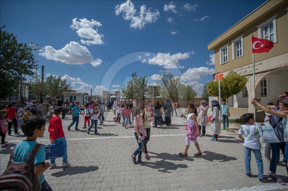 Syrian students go to school in Turkey's Sanliurfa