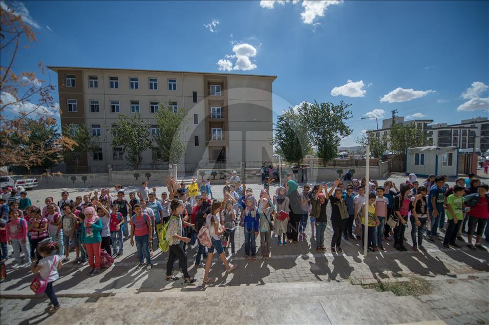 Syrian students go to school in Turkey's Sanliurfa