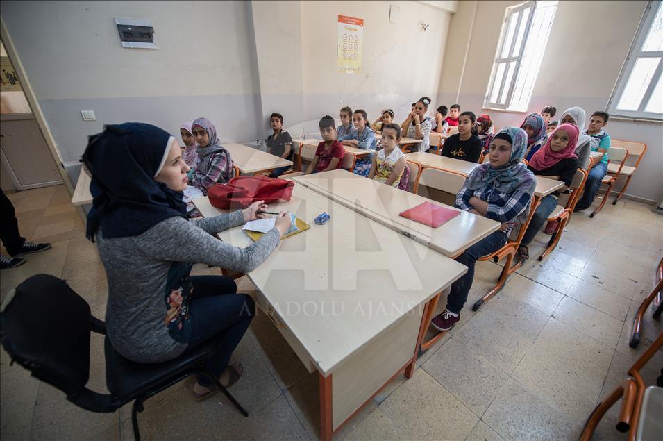 Syrian students go to school in Turkey's Sanliurfa