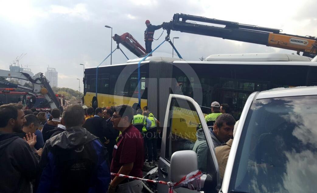 İstanbul'da metrobüs kazası