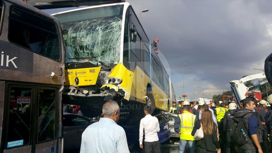 İstanbul'da metrobüs kazası
