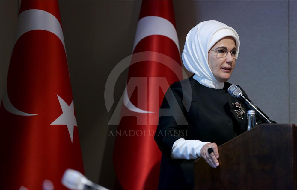 Единственной опорой для властей Турции является народ – первая леди