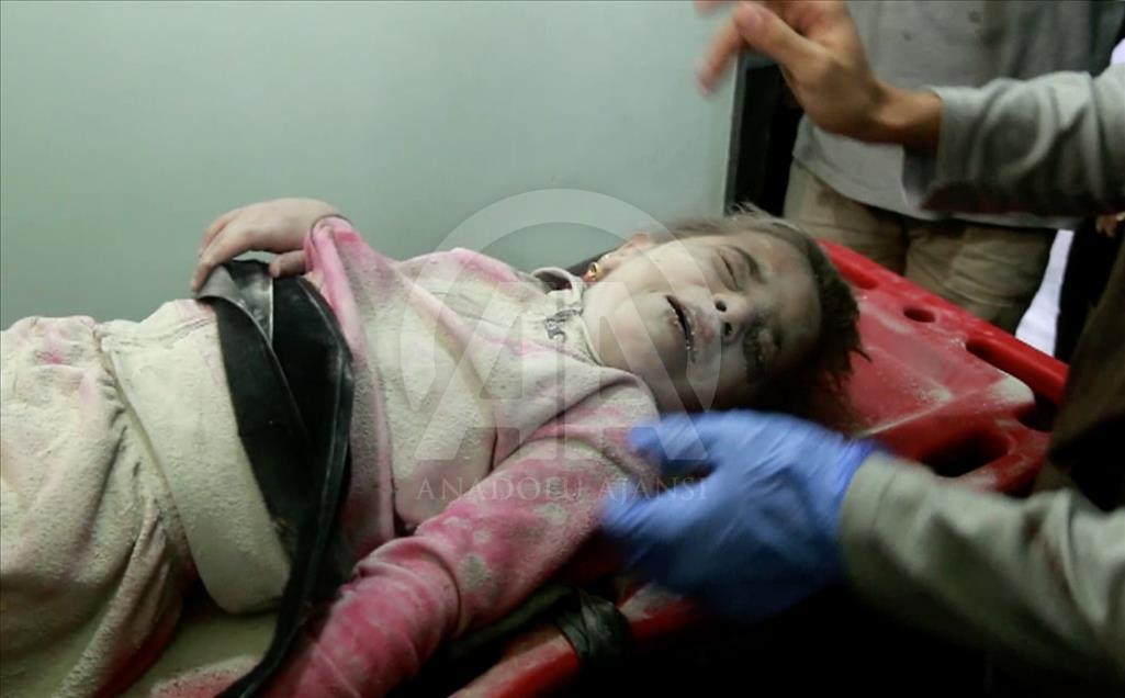 В результате бомбардировок Алеппо 6-летняя сирийка лишилась матери