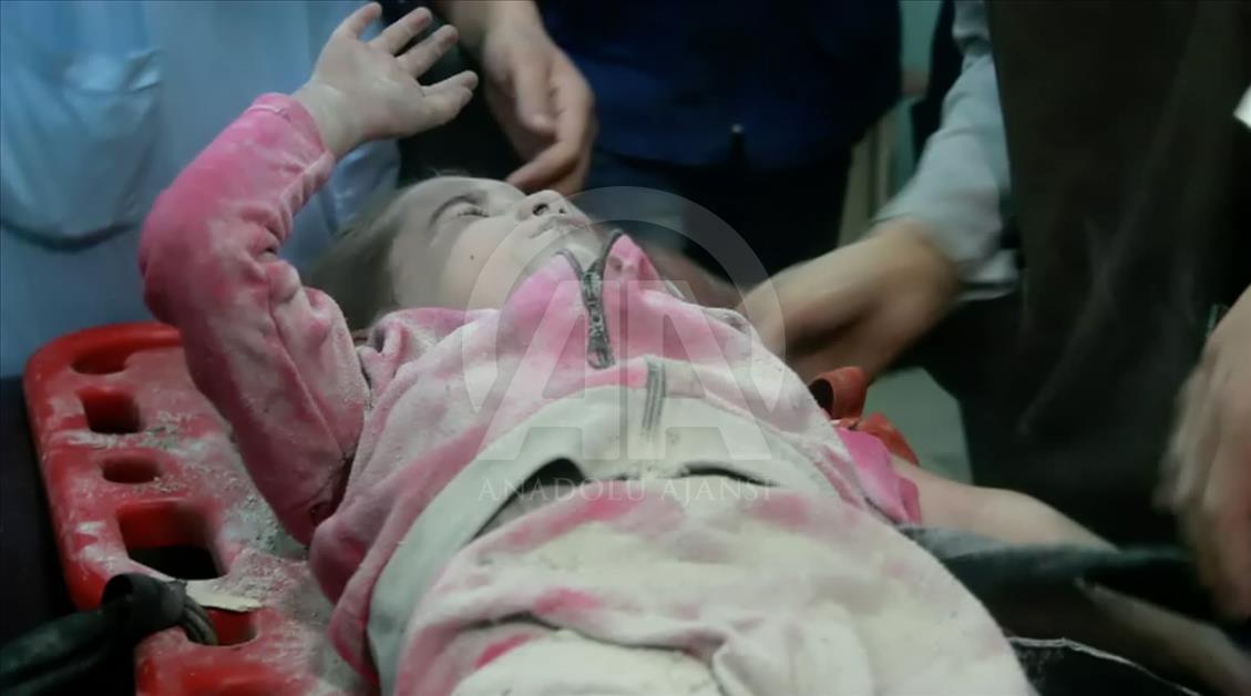 В результате бомбардировок Алеппо 6-летняя сирийка лишилась матери