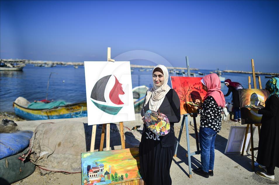 Filistinli kadınlar "özgürlük filosu" için resim yaptı