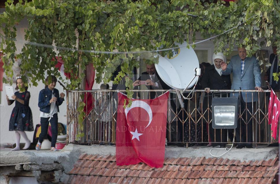Cumhurbaşkanı Erdoğan'dan Kazan'daki şehit ailelerine taziye ziyareti