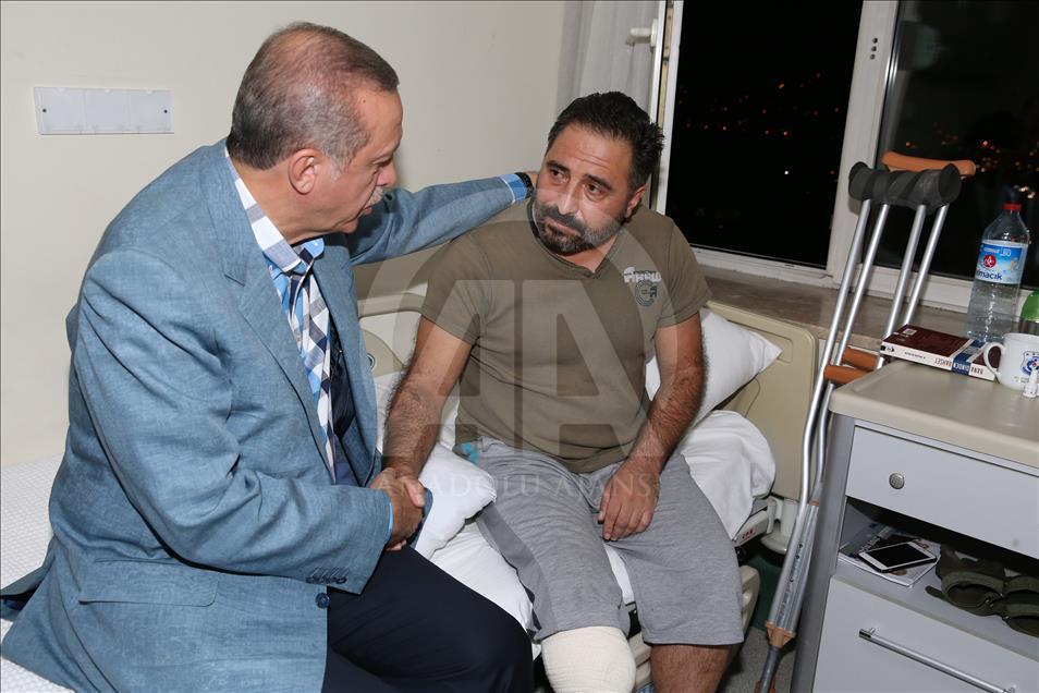 Cumhurbaşkanı Erdoğan Gazi Polis Memuru Özgen Çağan'ı ziyaret etti