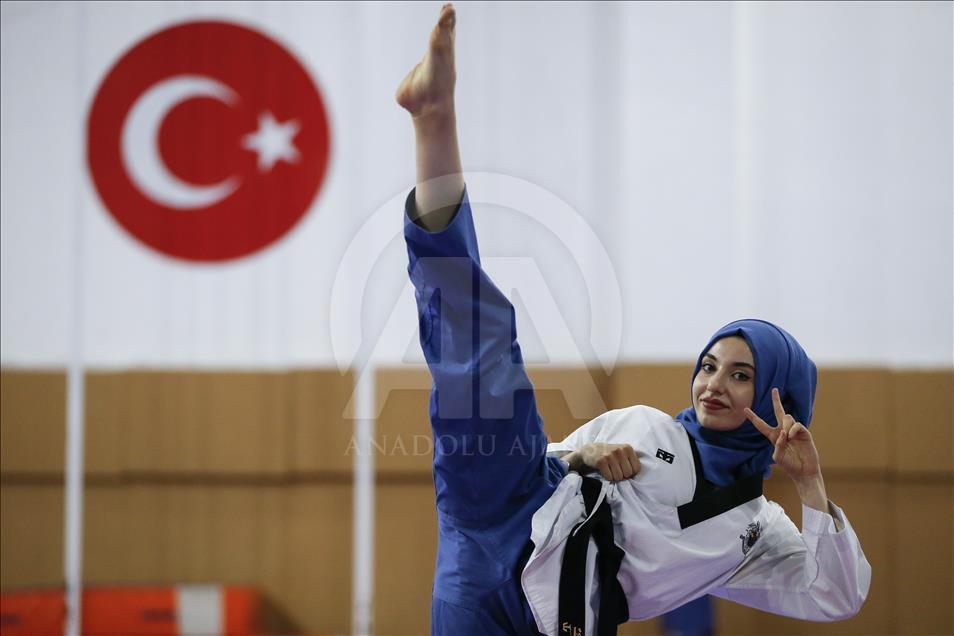 Altın madalyayı 15 Temmuz şehitlerine armağan ettiler