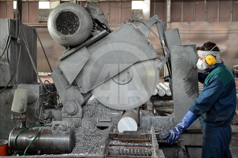 کارخانه آلومینیوم سازی آلومرول نوین اراک در استان مرکزی ایران
