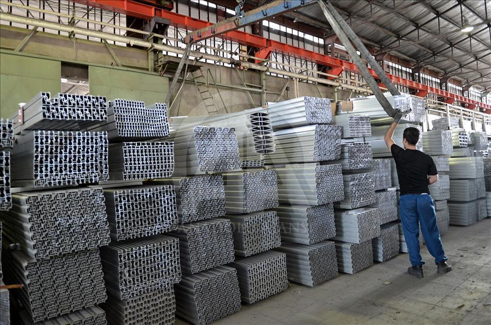 کارخانه آلومینیوم سازی آلومرول نوین اراک در استان مرکزی ایران