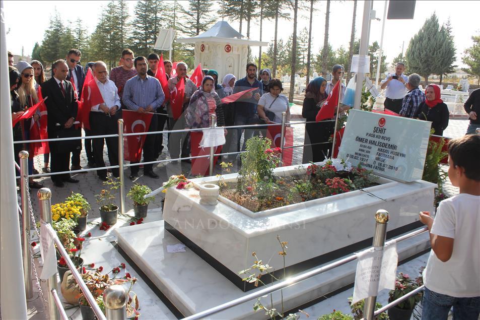 Kahraman şehit Halisdemir'in kabrine ziyaretler sürüyor