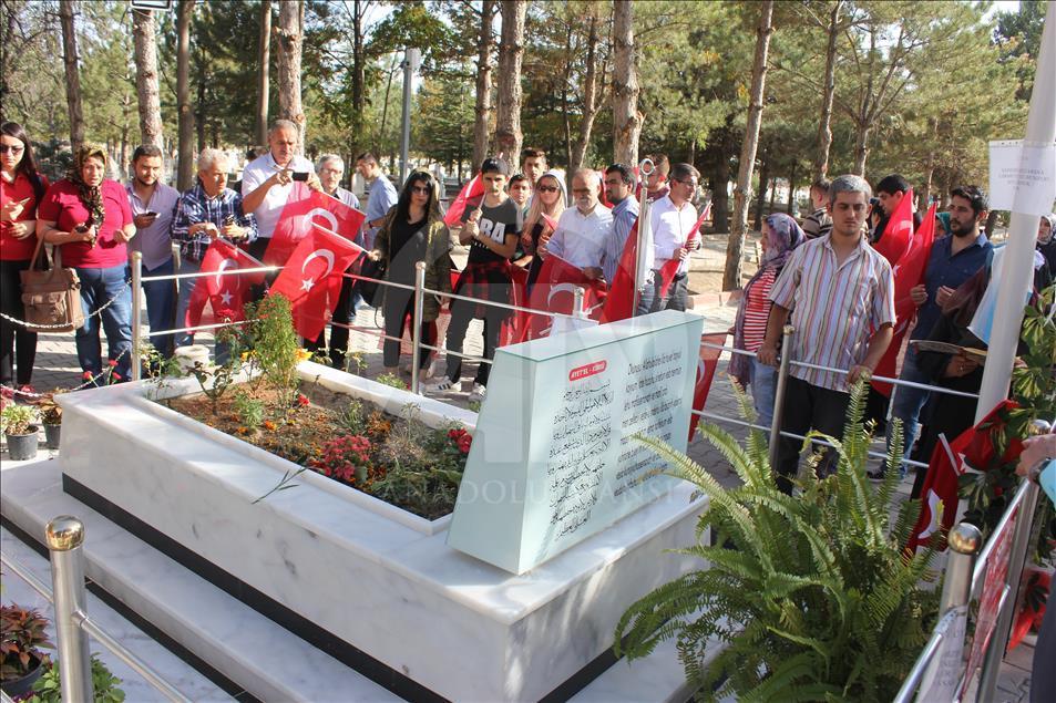 Kahraman şehit Halisdemir'in kabrine ziyaretler sürüyor