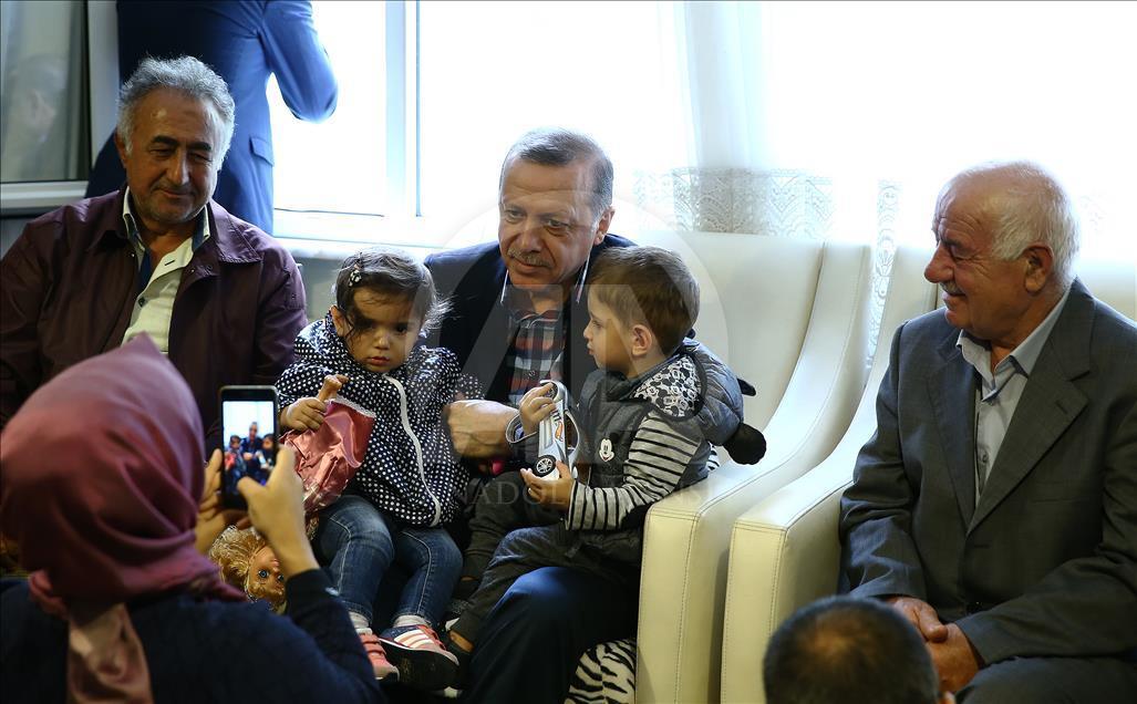 Cumhurbaşkanı Erdoğan'dan şehit ailelerine taziye ziyareti