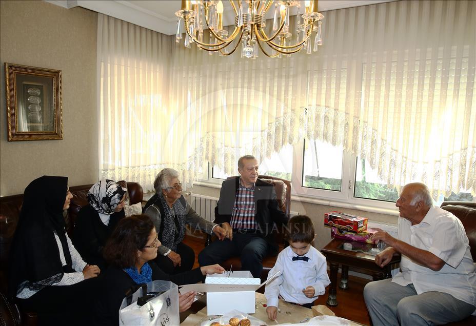Cumhurbaşkanı Erdoğan'dan şehit ailelerine taziye ziyareti