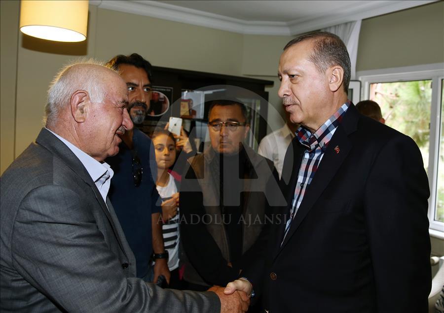 Cumhurbaşkanı Erdoğan'dan şehit ailelerine taziye ziyareti