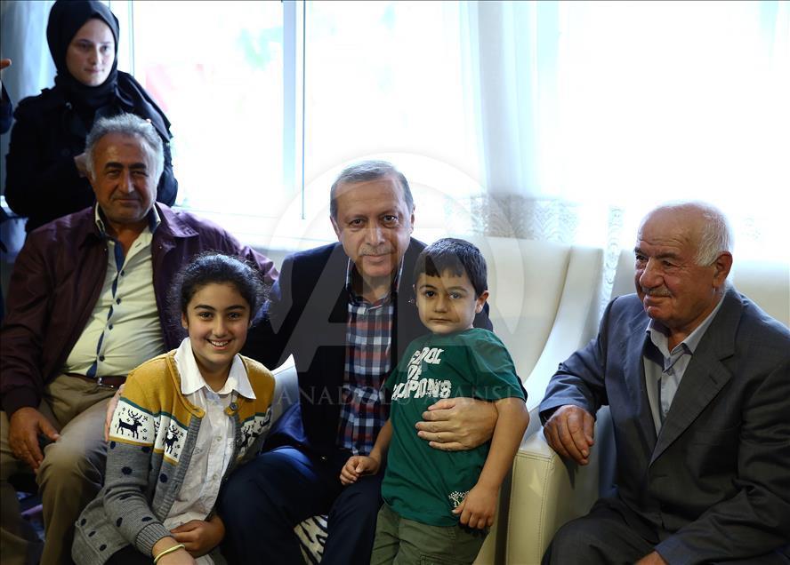 Cumhurbaşkanı Erdoğan'dan şehit ailelerine taziye ziyareti
