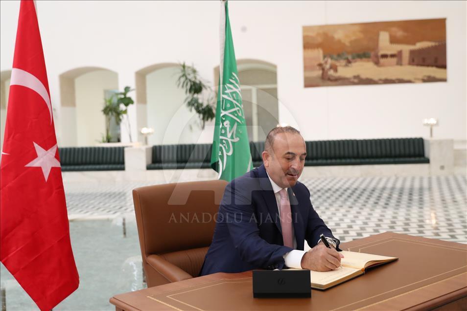 Dışişleri Bakanı Çavuşoğlu Suudi Arabistan'da