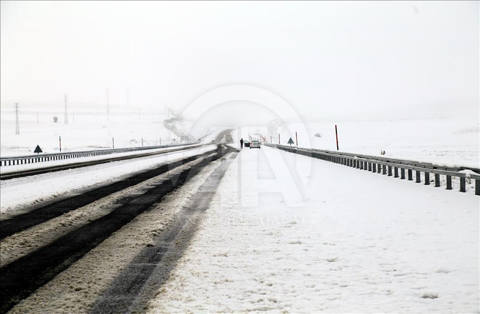 Erzurum'da kar yağışı