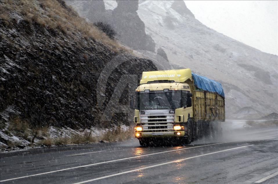 Erzurum'da kar yağışı