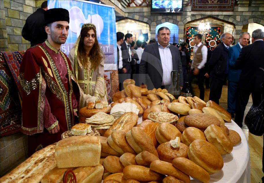 Azerbaycan'da ekmek festivali düzenlendi  