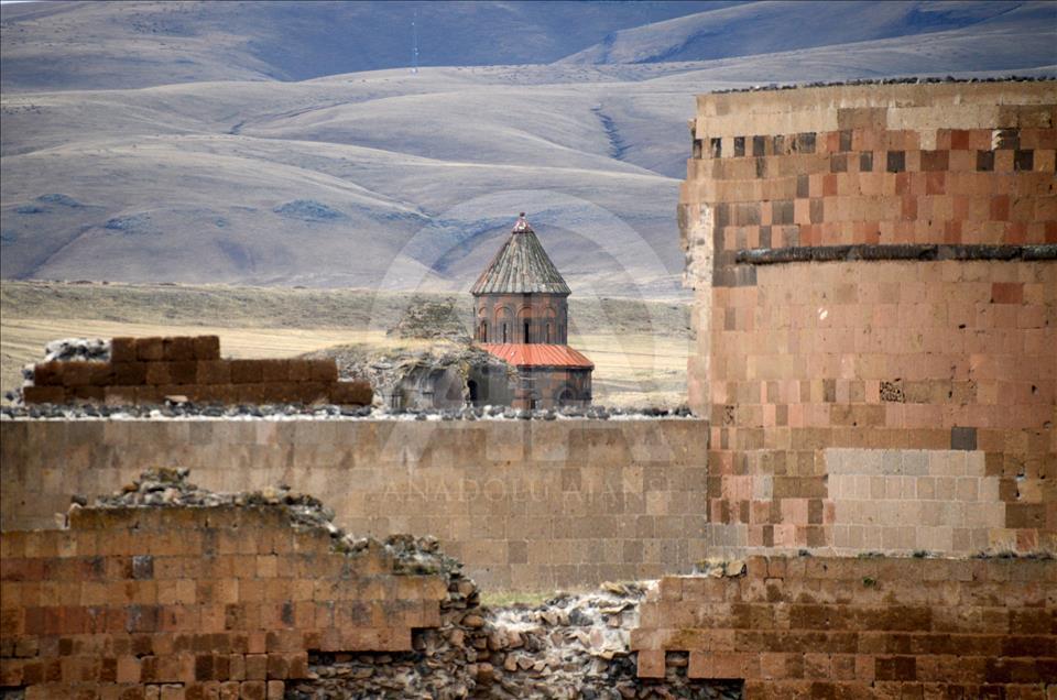 Ortaçağ'ın hoşgörü kenti Ani ziyaretçilerini büyülüyor