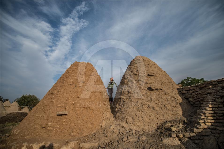 250 year old conical domed houses in Turkey's Sanliurfa