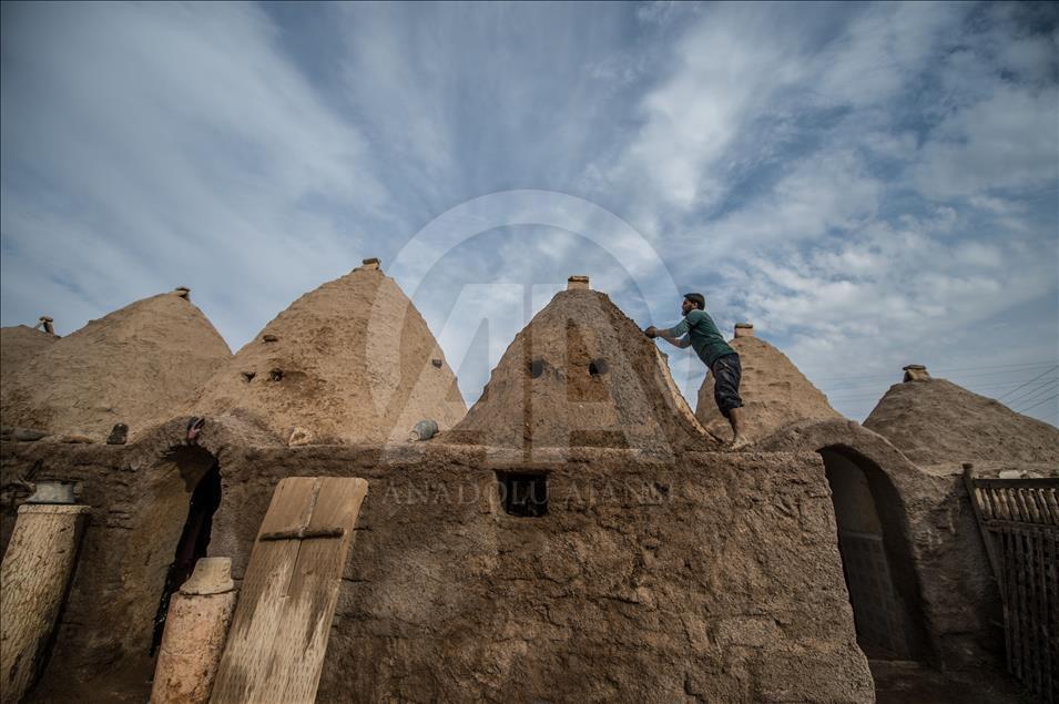 250 year old conical domed houses in Turkey's Sanliurfa
