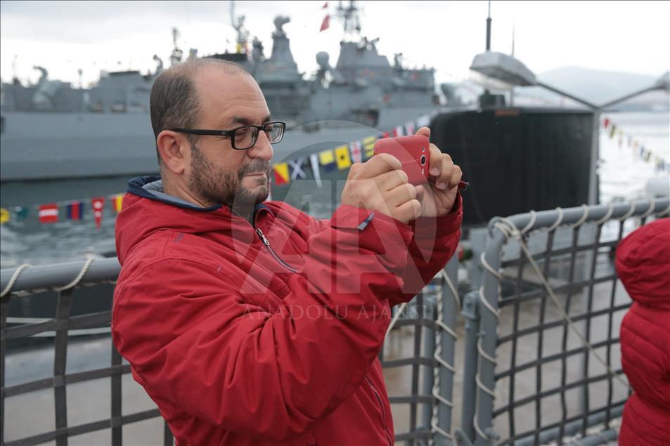 Donanma gemileri ziyarete açıldı