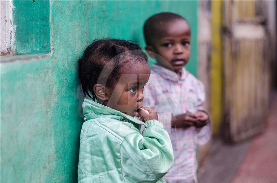 Kenya'da 600 kimsesiz çocuk iki katlı yetimhanede kalıyor
