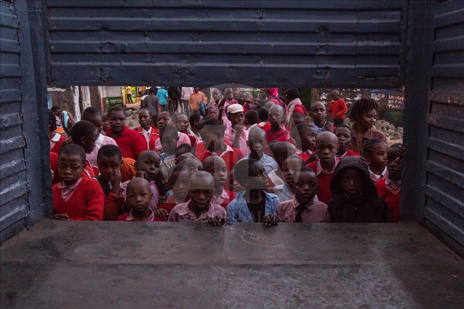 Kenya'da 600 kimsesiz çocuk iki katlı yetimhanede kalıyor