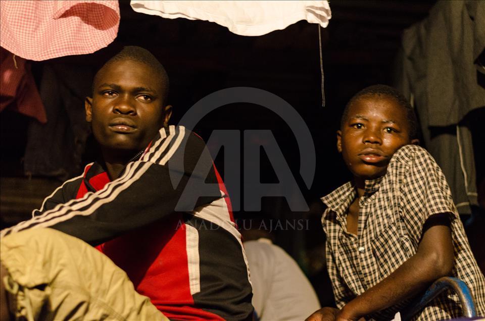 Kenya'da 600 kimsesiz çocuk iki katlı yetimhanede kalıyor