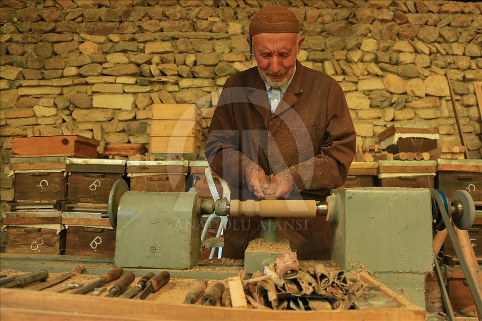 Hayır için camilere minber yapıyor