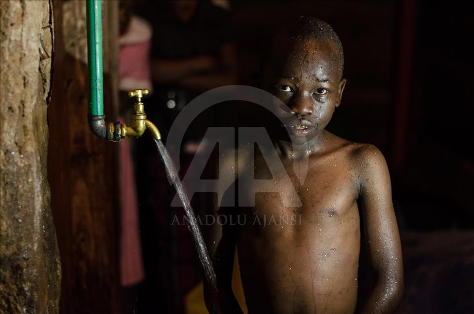 Kenya'da 600 kimsesiz çocuk iki katlı yetimhanede kalıyor