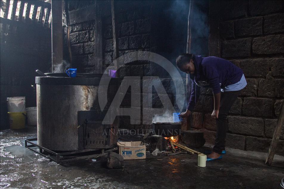 Kenya'da 600 kimsesiz çocuk iki katlı yetimhanede kalıyor