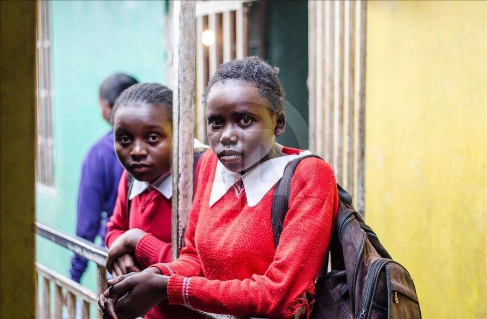 Kenya'da 600 kimsesiz çocuk iki katlı yetimhanede kalıyor