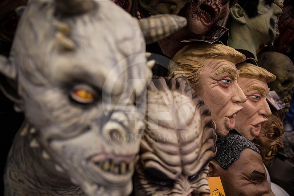 Masks of Donald Trump for sale in Mexico City