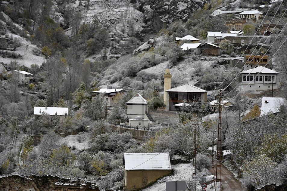 Gümüşhane'ye mevsimin ilk karı yağdı