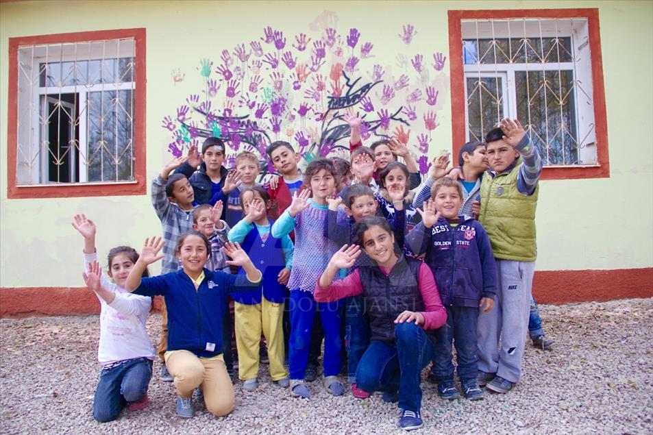 "Gönüllü melekler" köy çocukları için seferber oldu