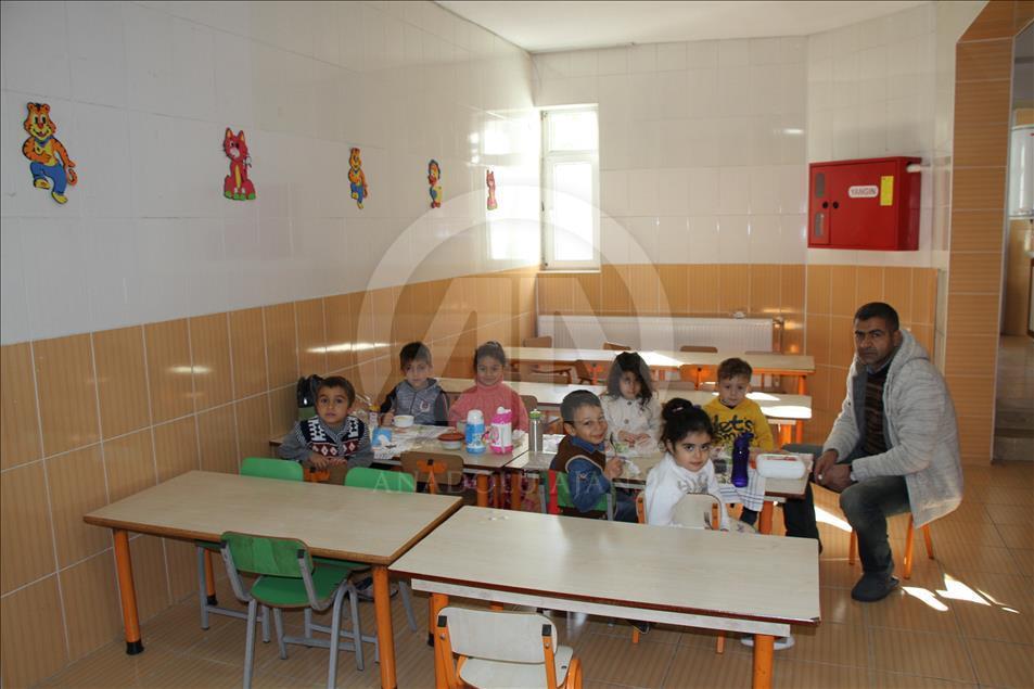 Teröristlerin yaktığı anaokulu eğitime yeniden açıldı
