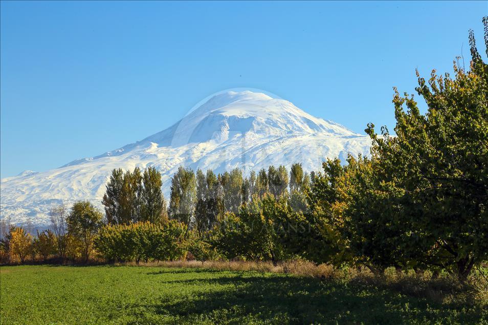 Ağrı Dağı "beyaz gelinliğini" giydi