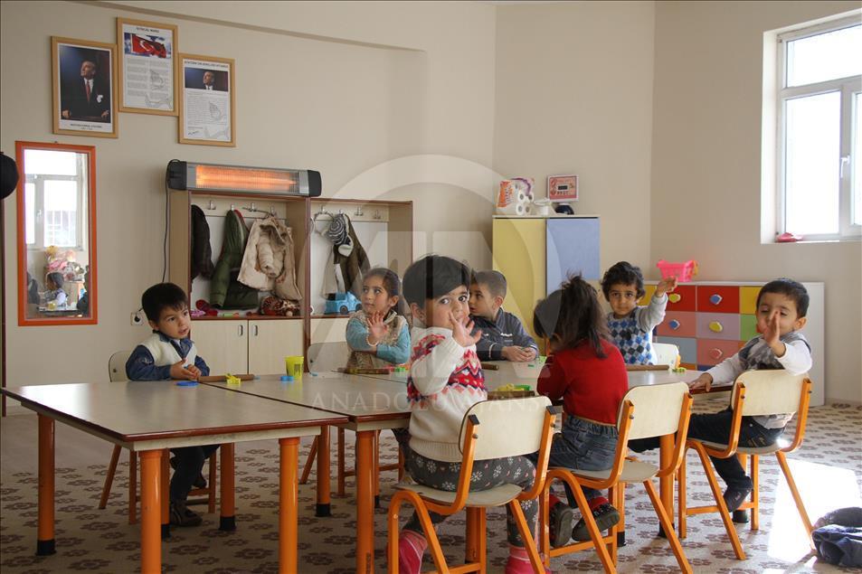 Teröristlerin yaktığı anaokulu eğitime yeniden açıldı
