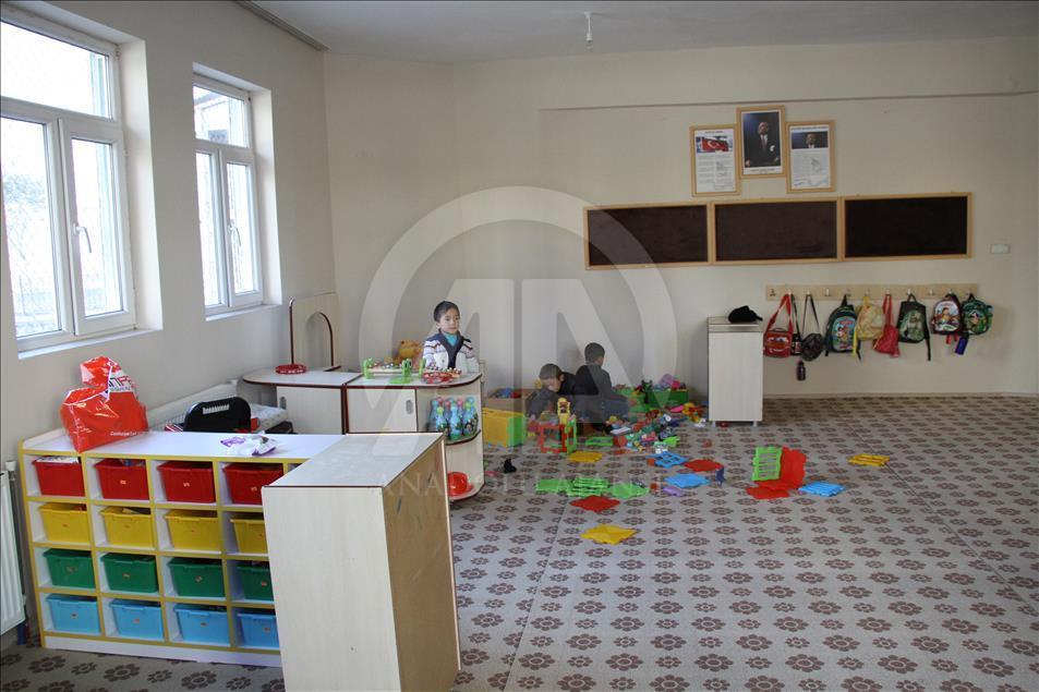 Teröristlerin yaktığı anaokulu eğitime yeniden açıldı
