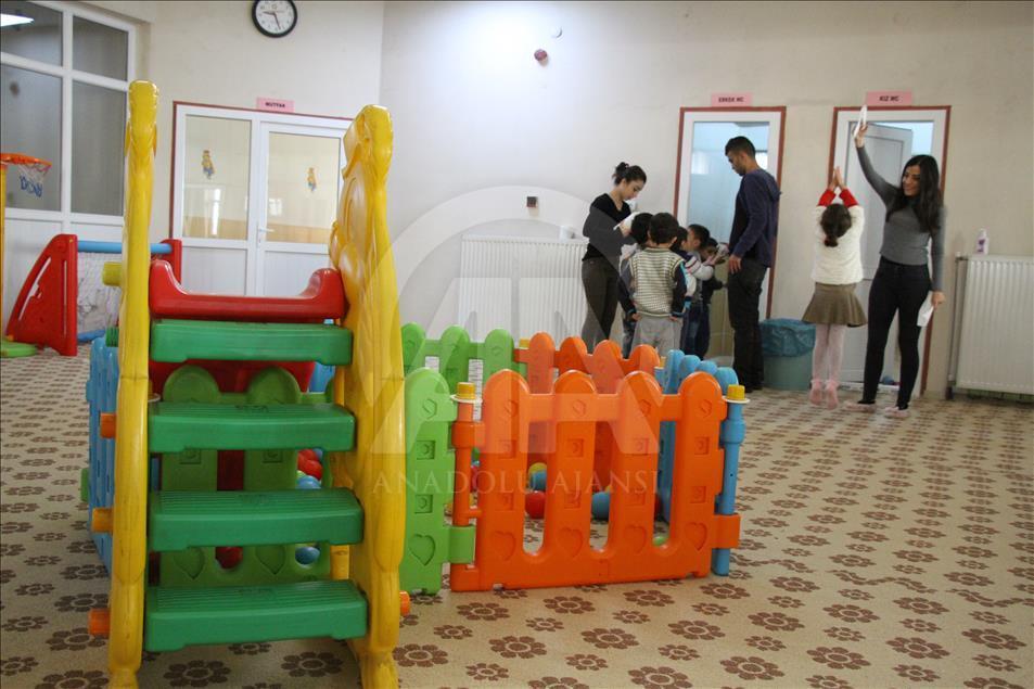 Teröristlerin yaktığı anaokulu eğitime yeniden açıldı

