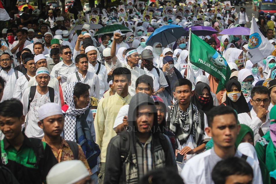 Thousands people from various Islamic organizations doing long march and demonstration in Semarang, Indonesia, on November 04, 2016 to show their disapproval for Governor Basuki Tjahaja Purnama, better known by his nickname 'Ahok', after the governors con