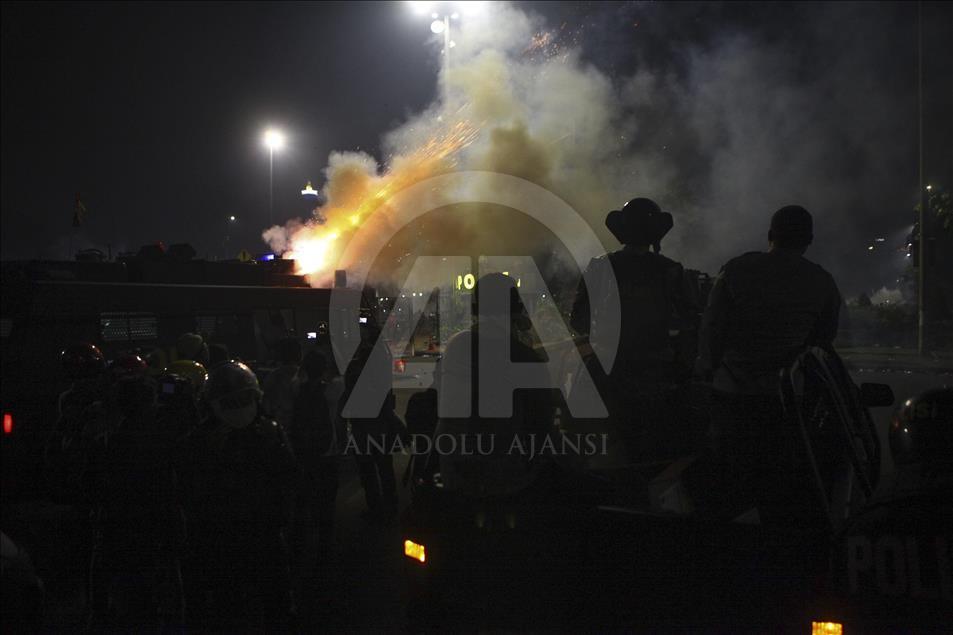 Clash during Blaspemy Protest in Indonesia