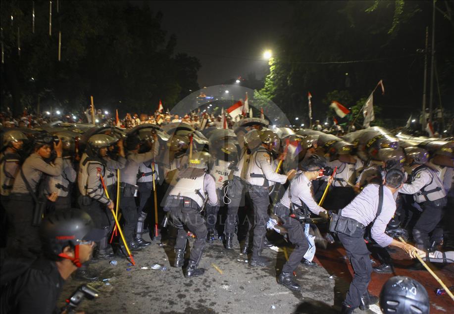 Clash during Blaspemy Protest in Indonesia