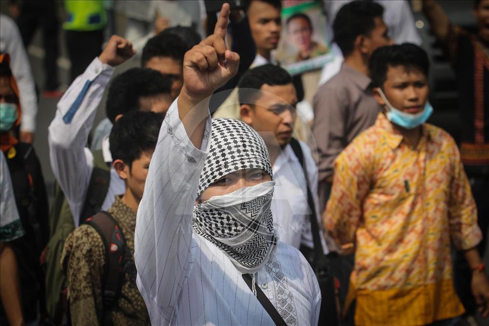 Thousands people from various Islamic organizations doing long march and demonstration in Semarang, Indonesia, on November 04, 2016 to show their disapproval for Governor Basuki Tjahaja Purnama, better known by his nickname 'Ahok', after the governors con